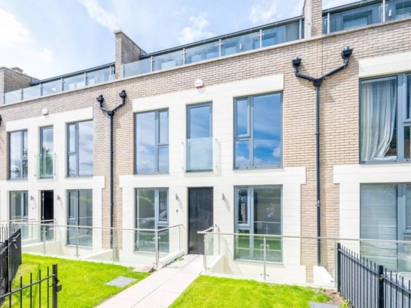 House Gunnersbury Mews in Greater London
