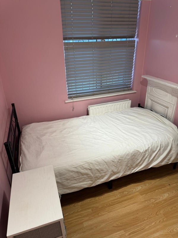 Room Kingfisher Avenue in Greater London