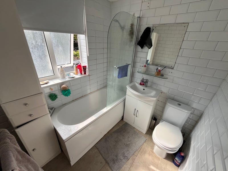 Room Salehurst Road in Greater London