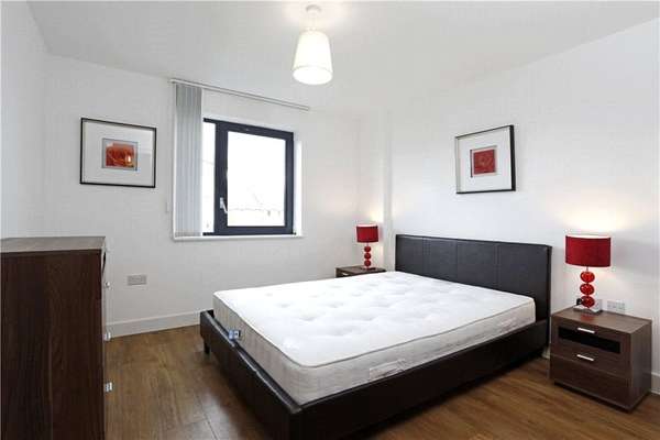 Flat Needleman Street in Greater London