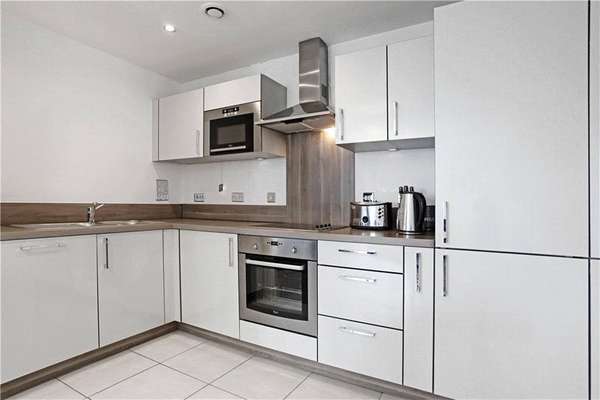Flat Needleman Street in Greater London