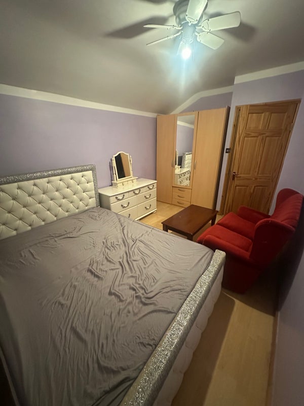 Room Cumberland Avenue in Slough