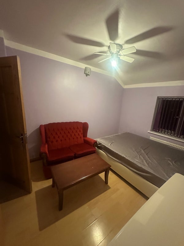 Room Cumberland Avenue in Slough