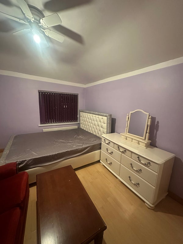 Room Cumberland Avenue in Slough