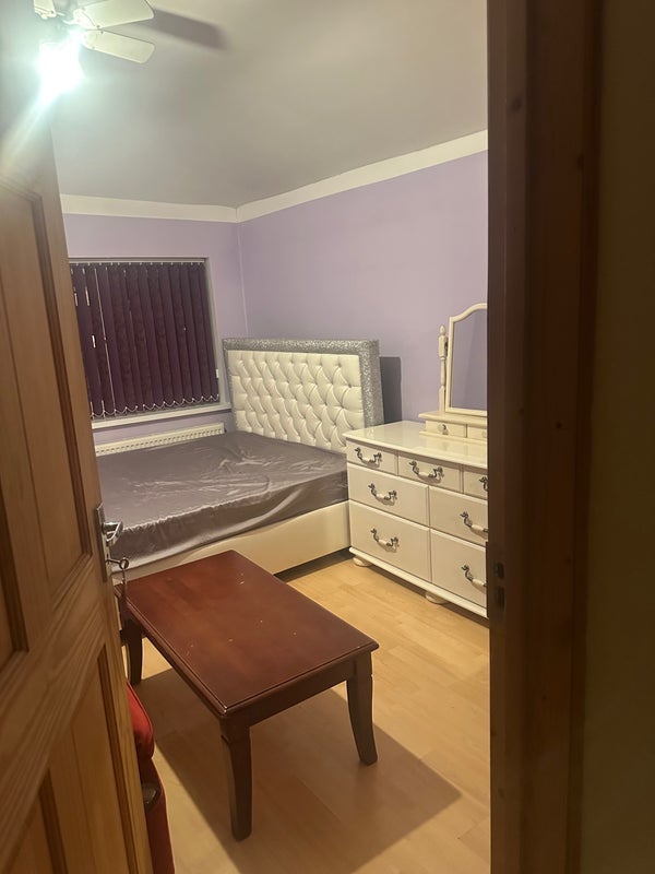 Room Cumberland Avenue in Slough