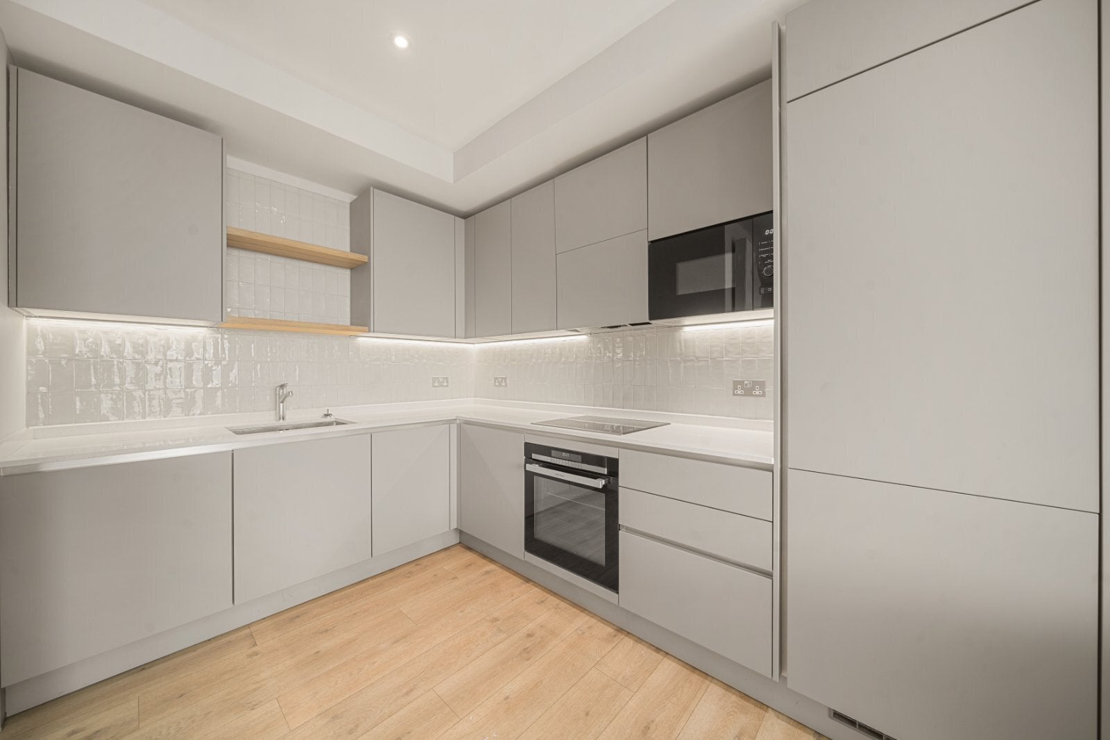Flat Anthems Way in Greater London