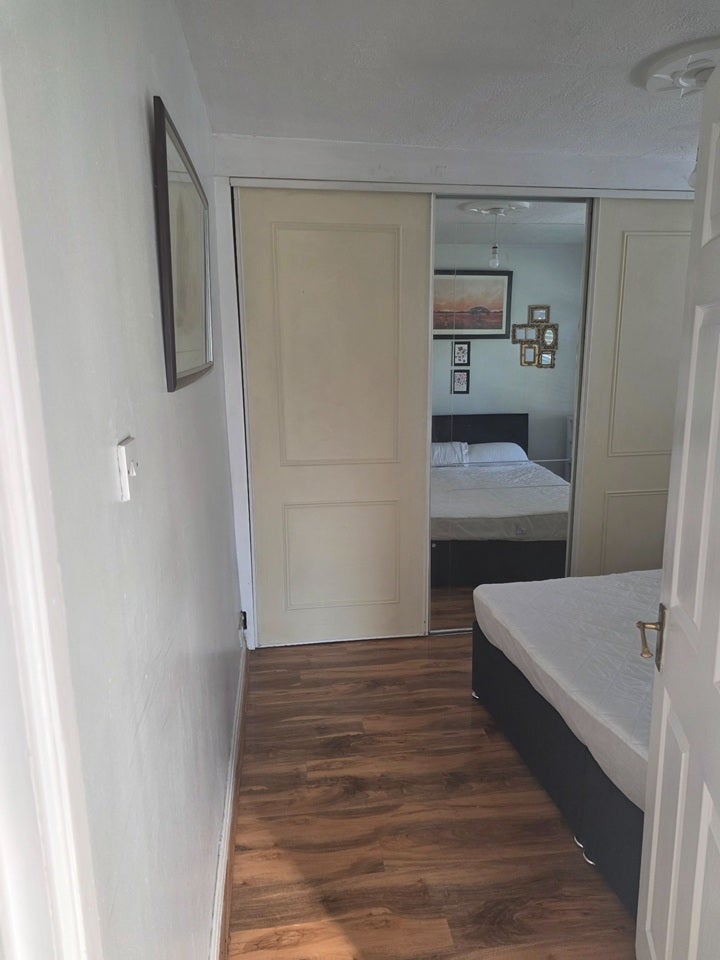 Room Stanley Avenue in Greater London