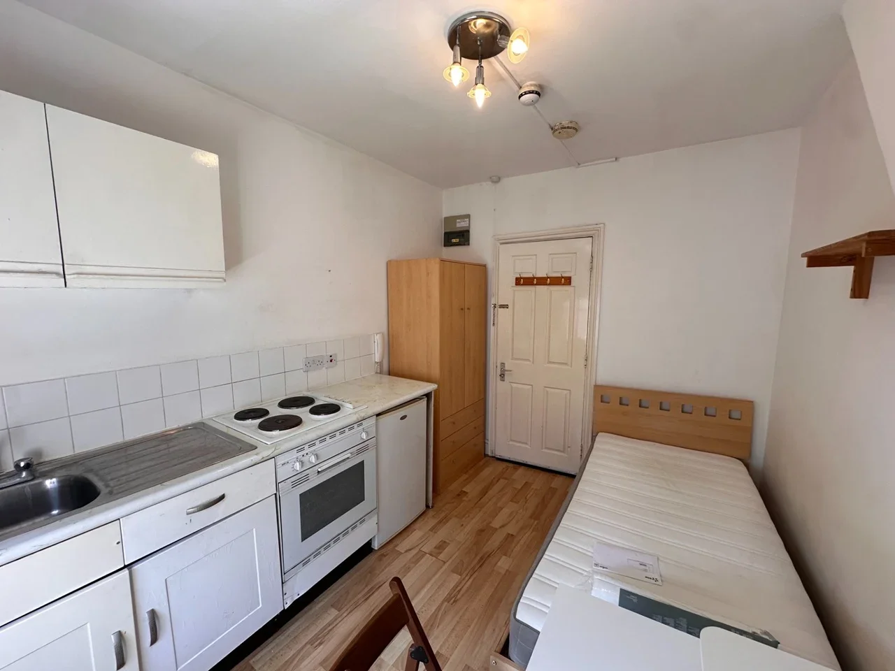Room Wrights Lane in Greater London