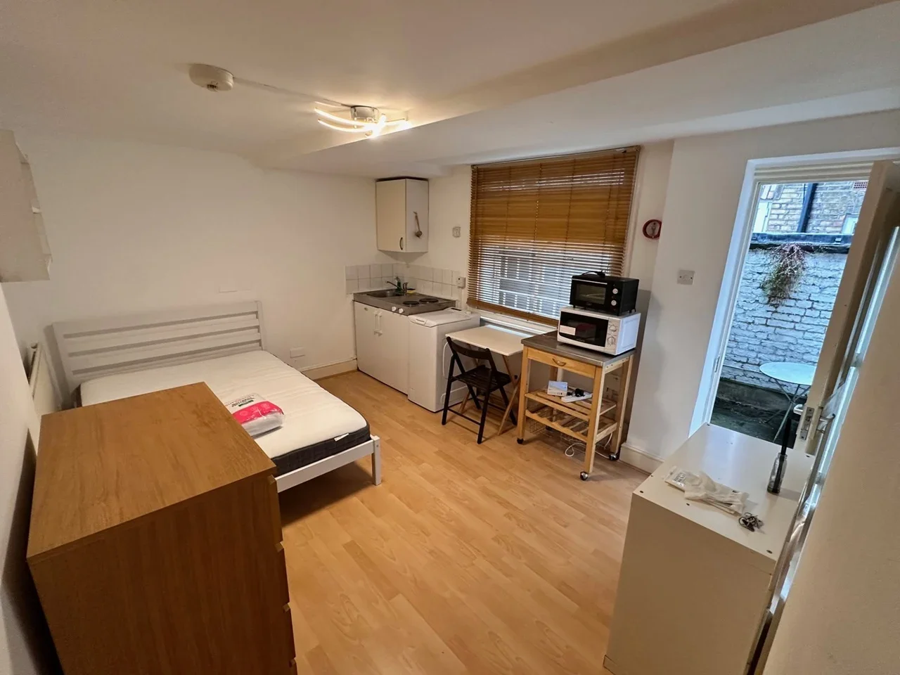 Flat Wrights Lane in Greater London