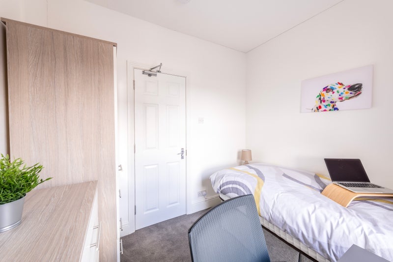 Room Farr Street in Bristol