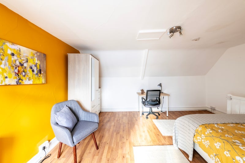 Room Farr Street in Bristol