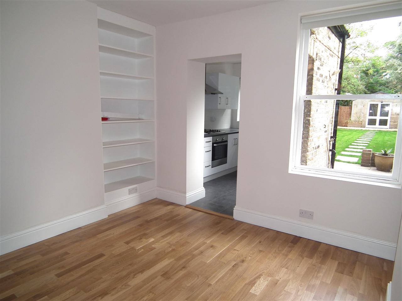 Flat Cecilia Road in Greater London