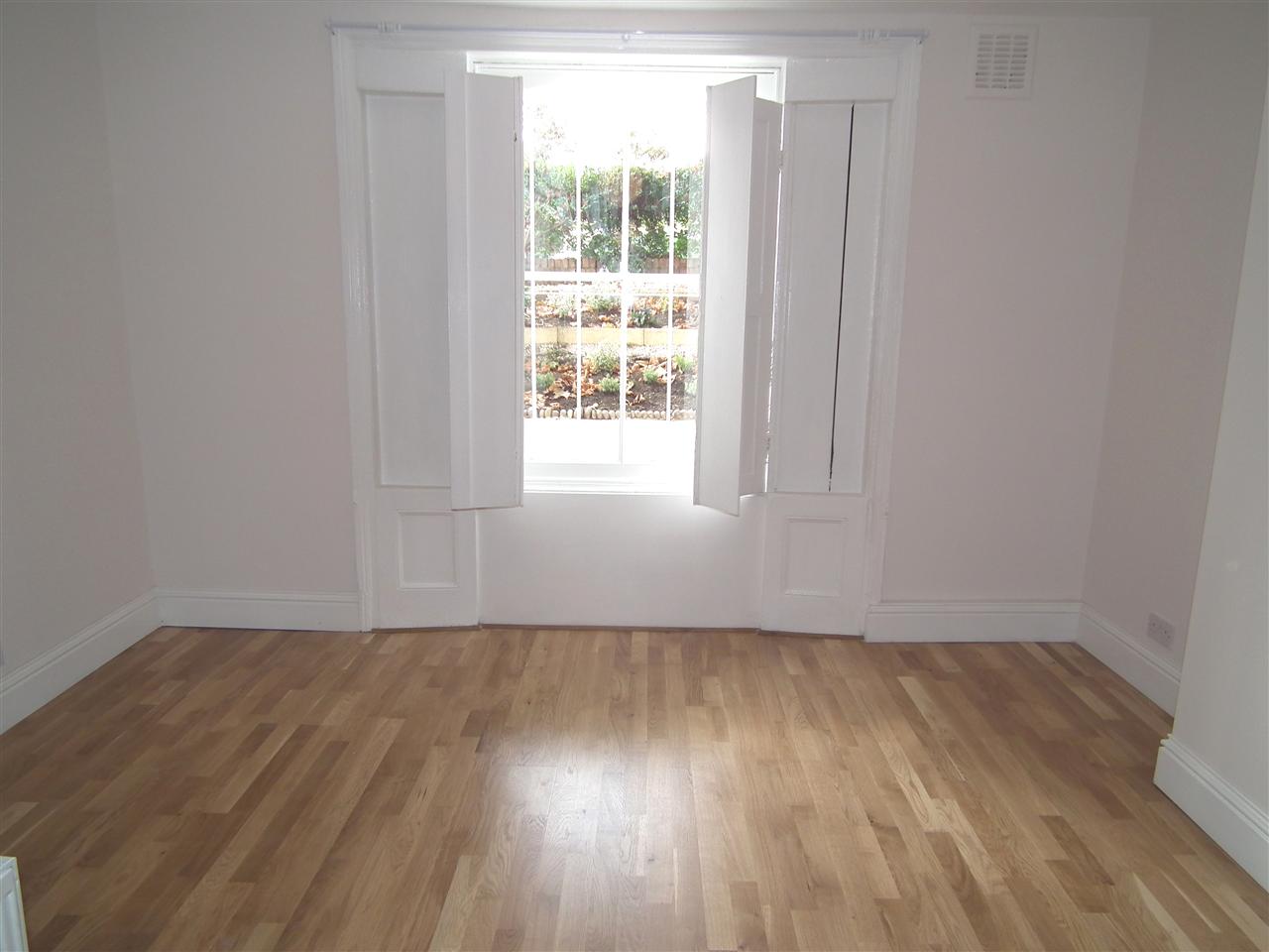 Flat Cecilia Road in Greater London