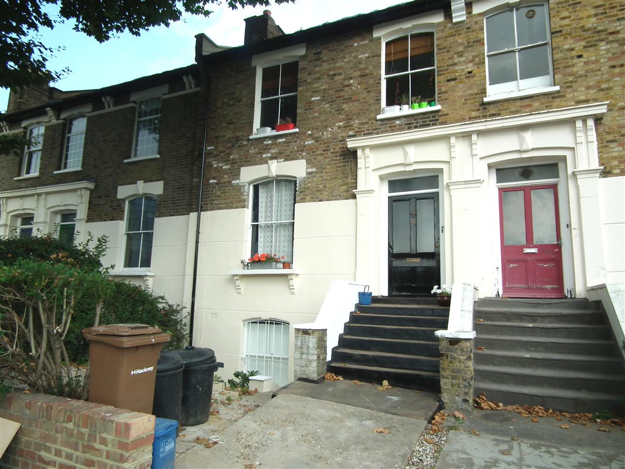 Flat Cecilia Road in Greater London