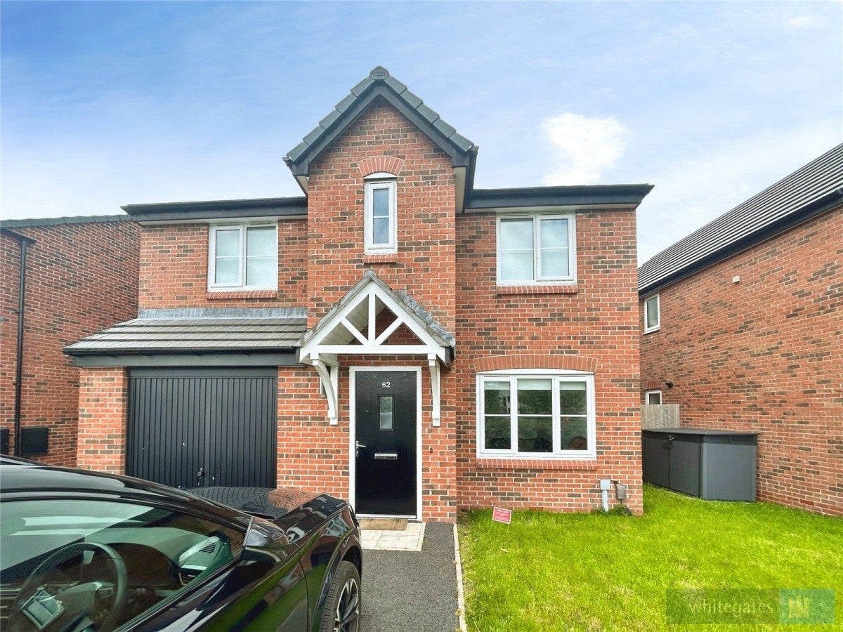 House Higherfield Crescent in Huyton