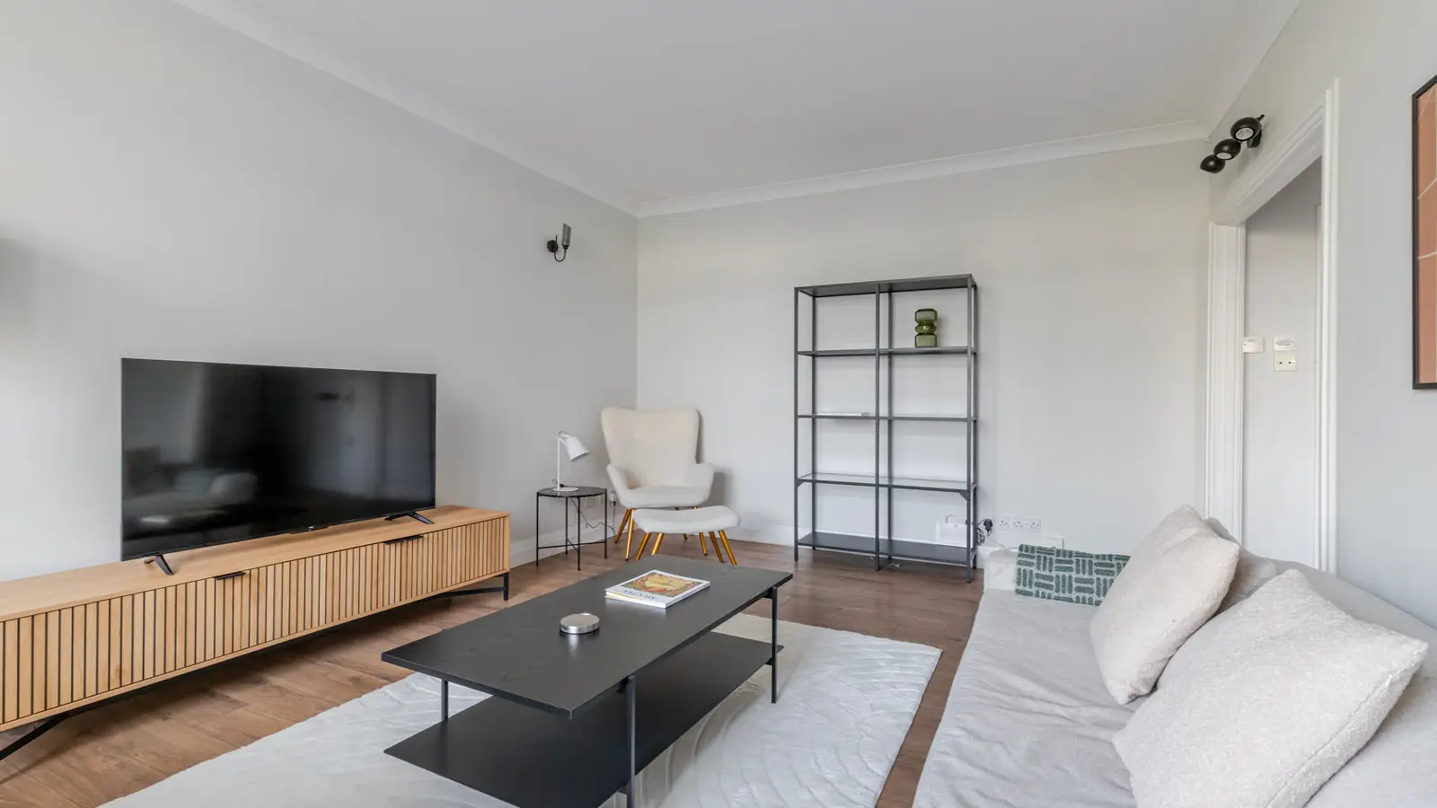 Flat Cadogan Place in Greater London