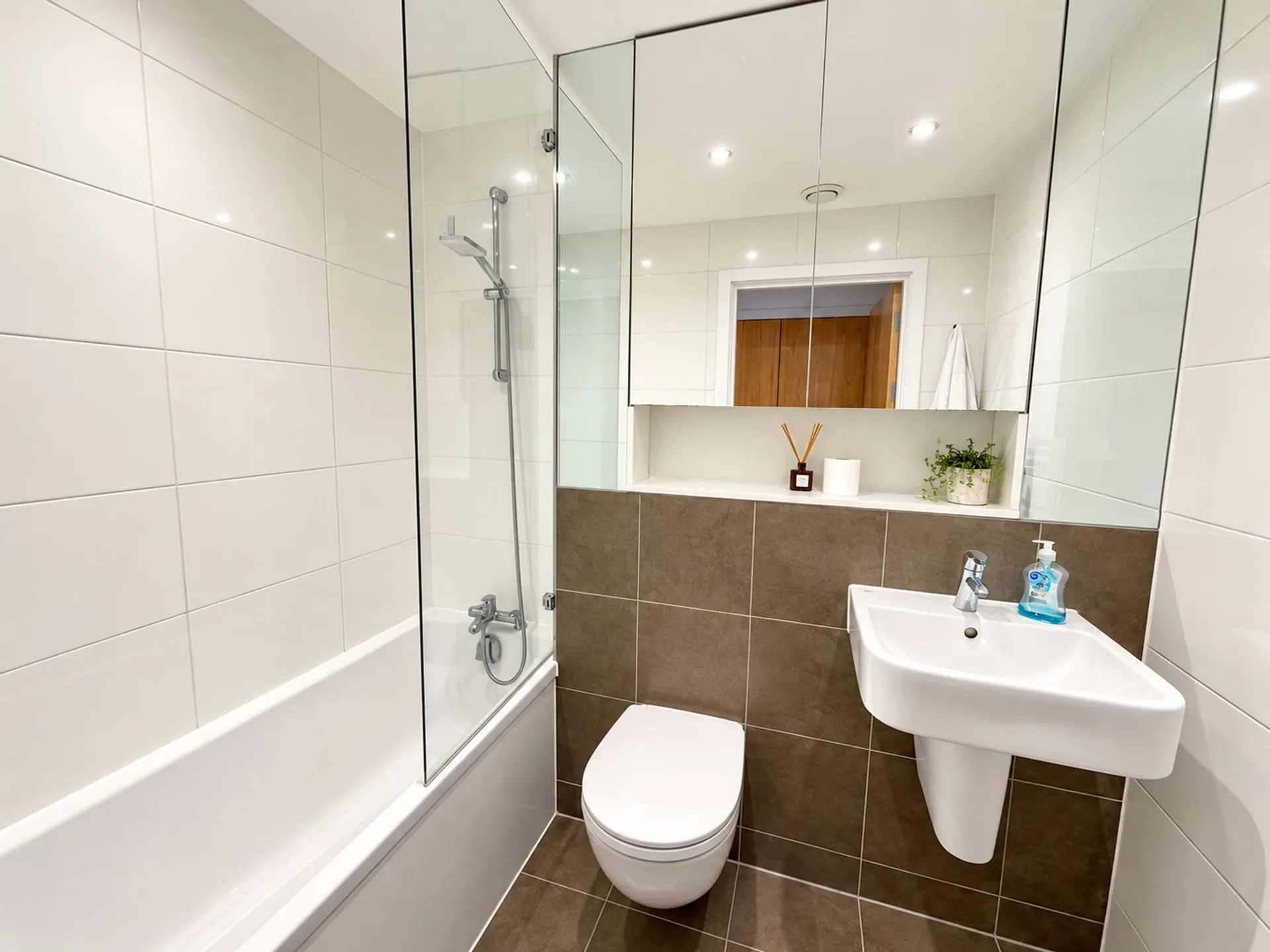 Flat Conington Road in Greater London