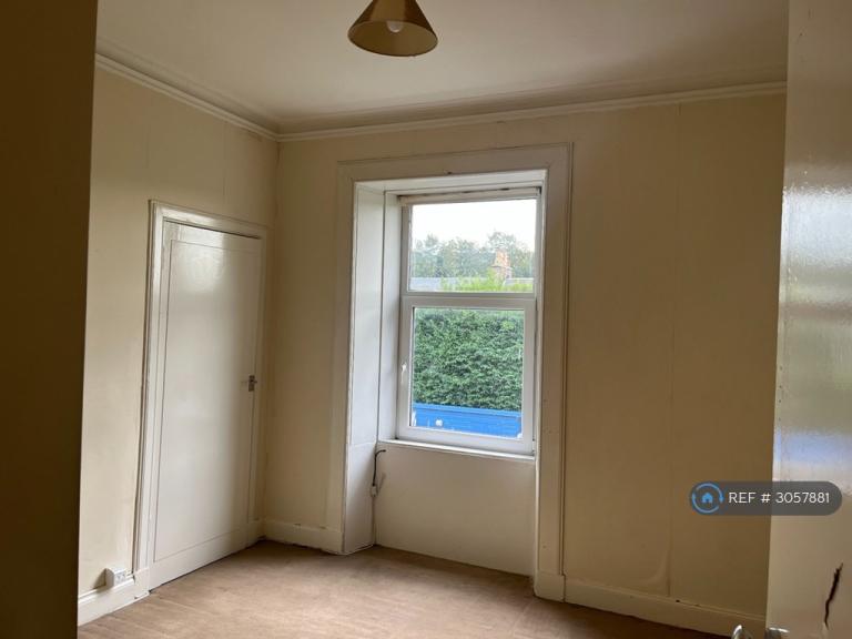 Flat Loudoun Road in Greenholm
