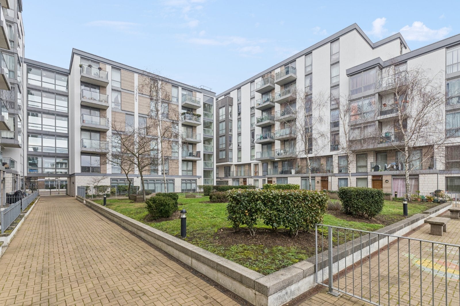 Flat Great West Road in Greater London