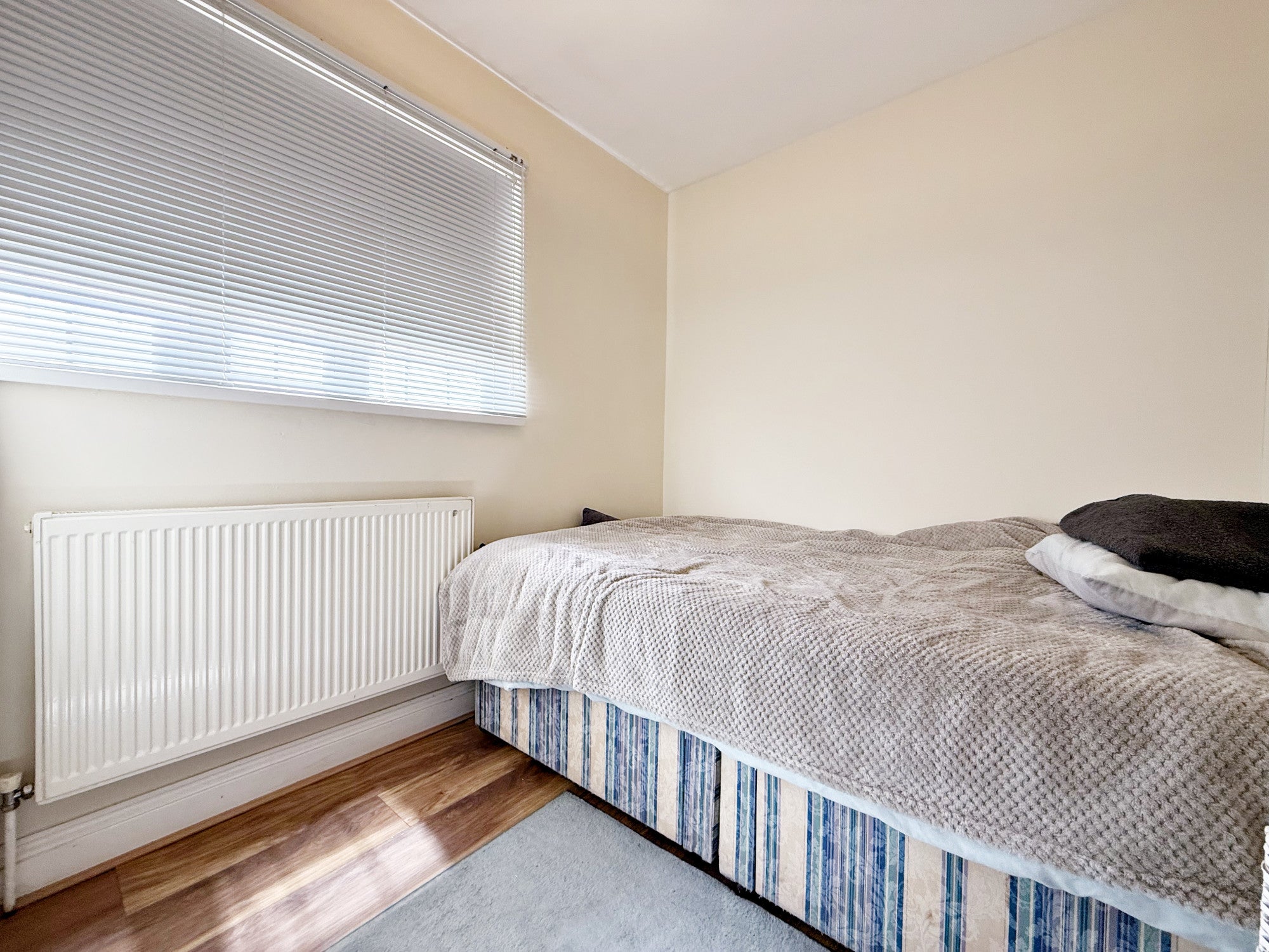 Flat Wellesley Avenue in Richings Park