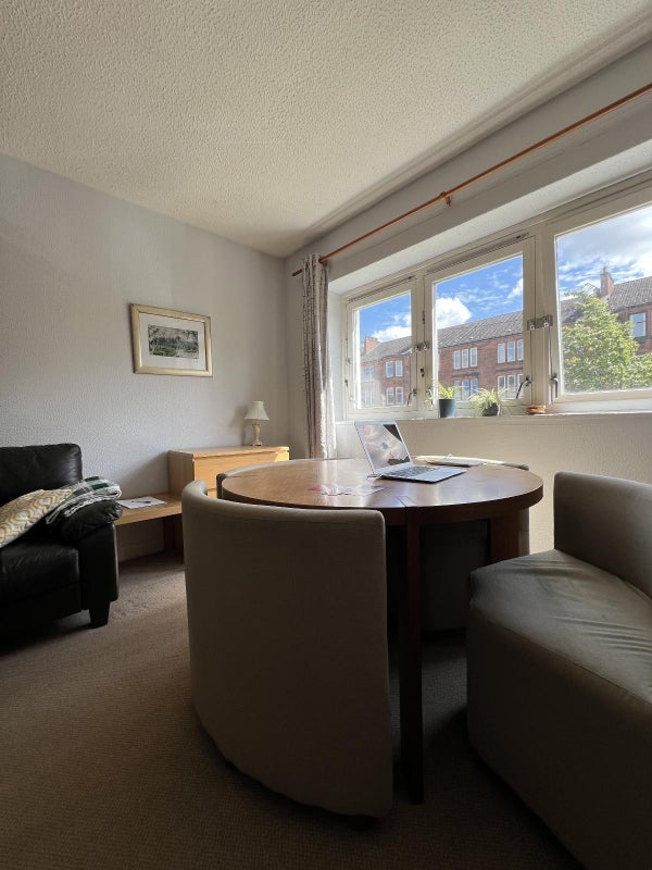 Room Thornwood Gardens in Glasgow