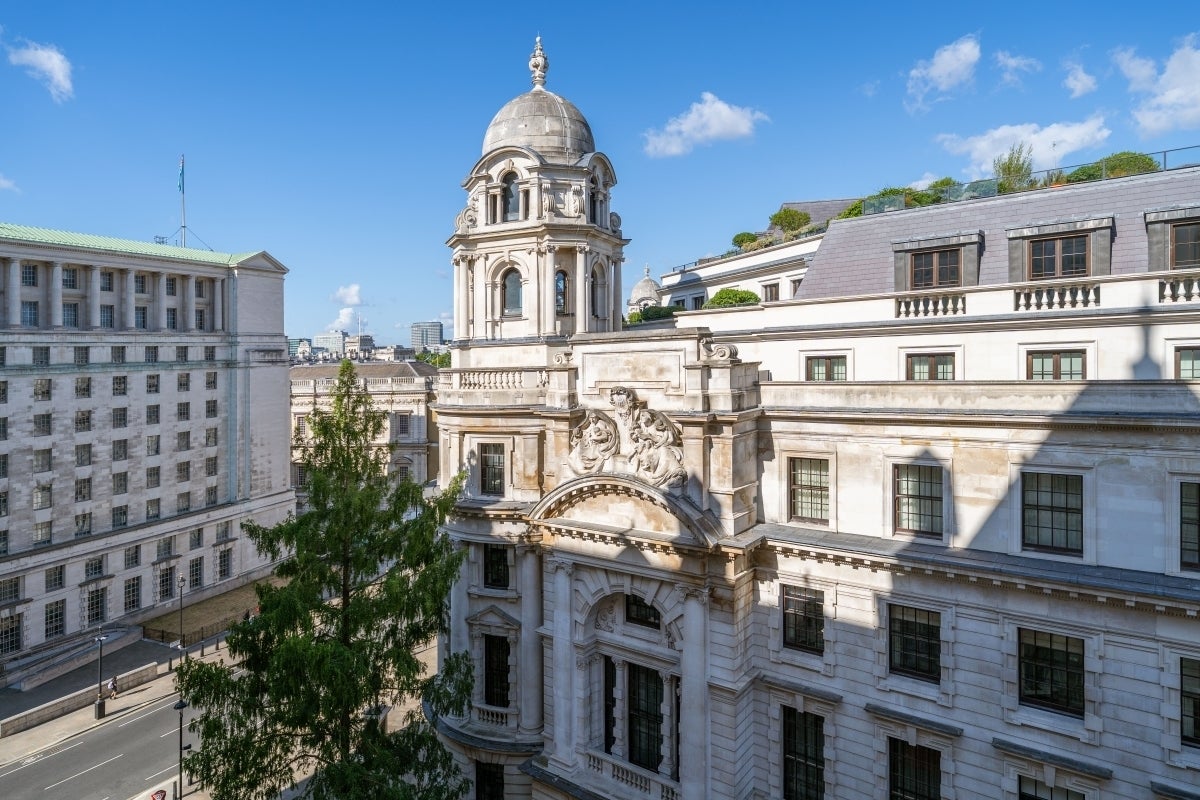 Flat Whitehall Court in City of Westminster