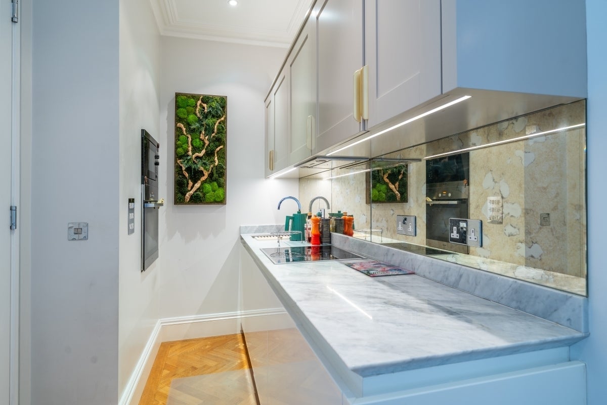 Flat Whitehall Court in City of Westminster