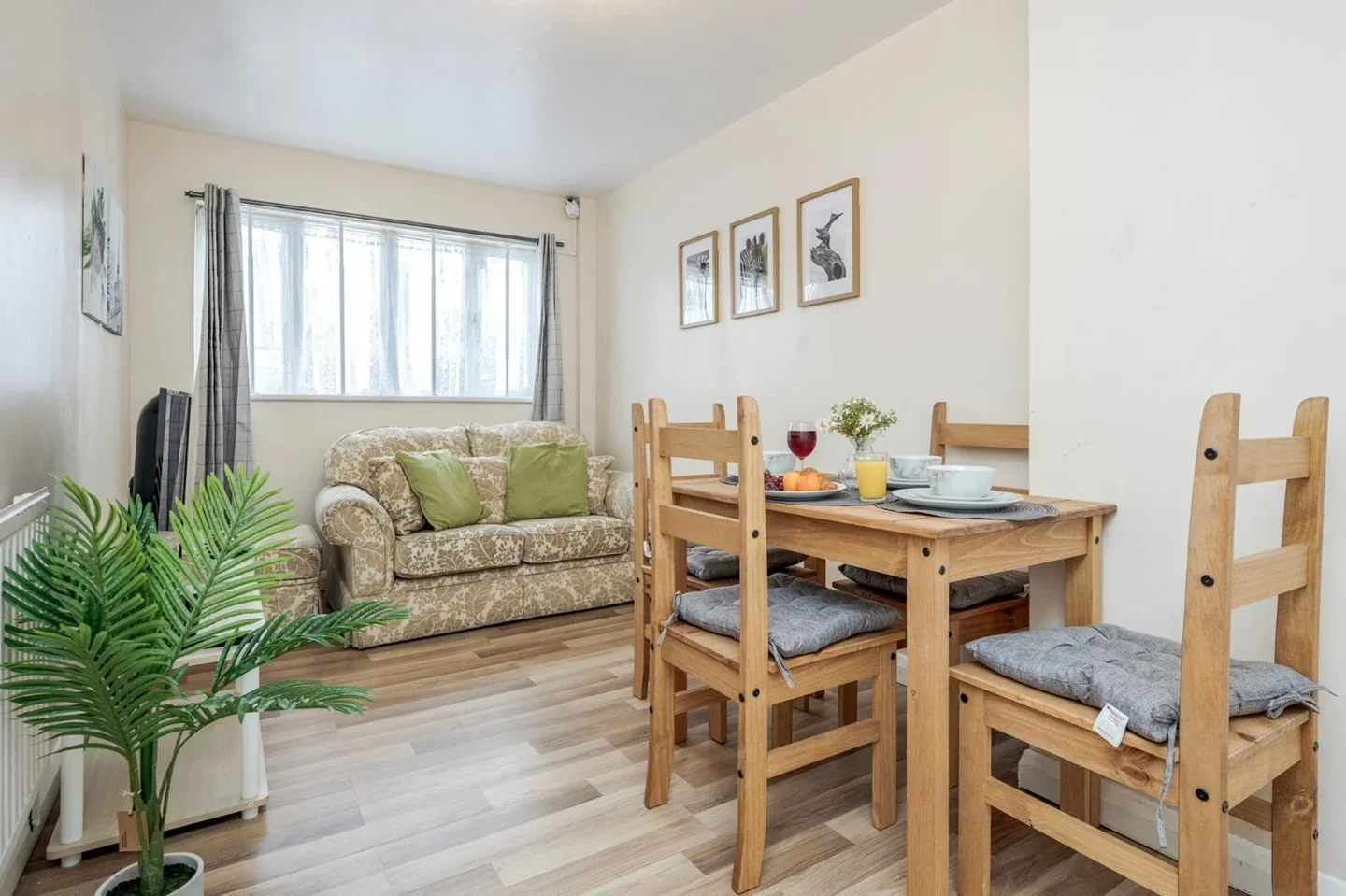 Room Tulip Close in Greater London