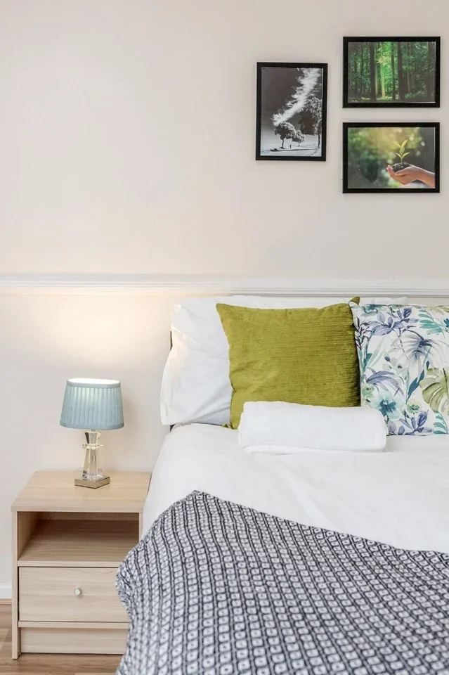 Room Tulip Close in Greater London