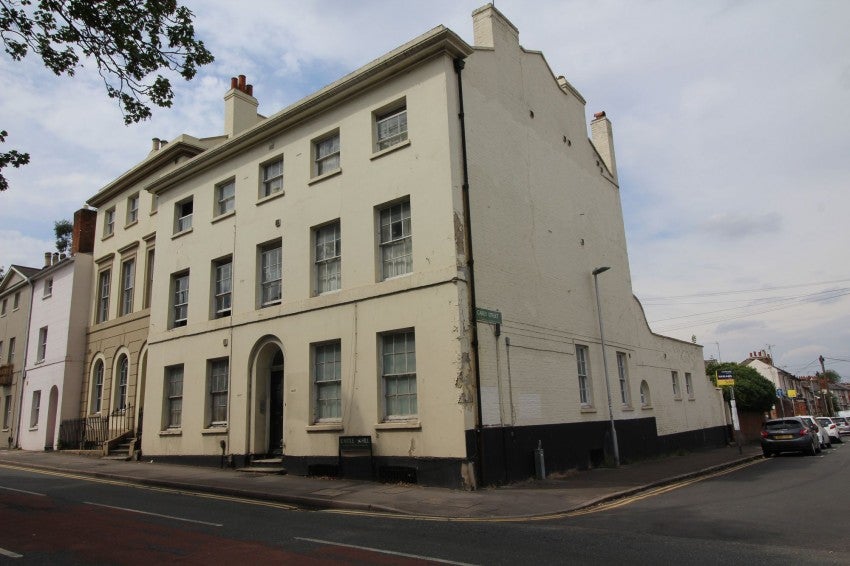 Flat Castle Hill in Reading