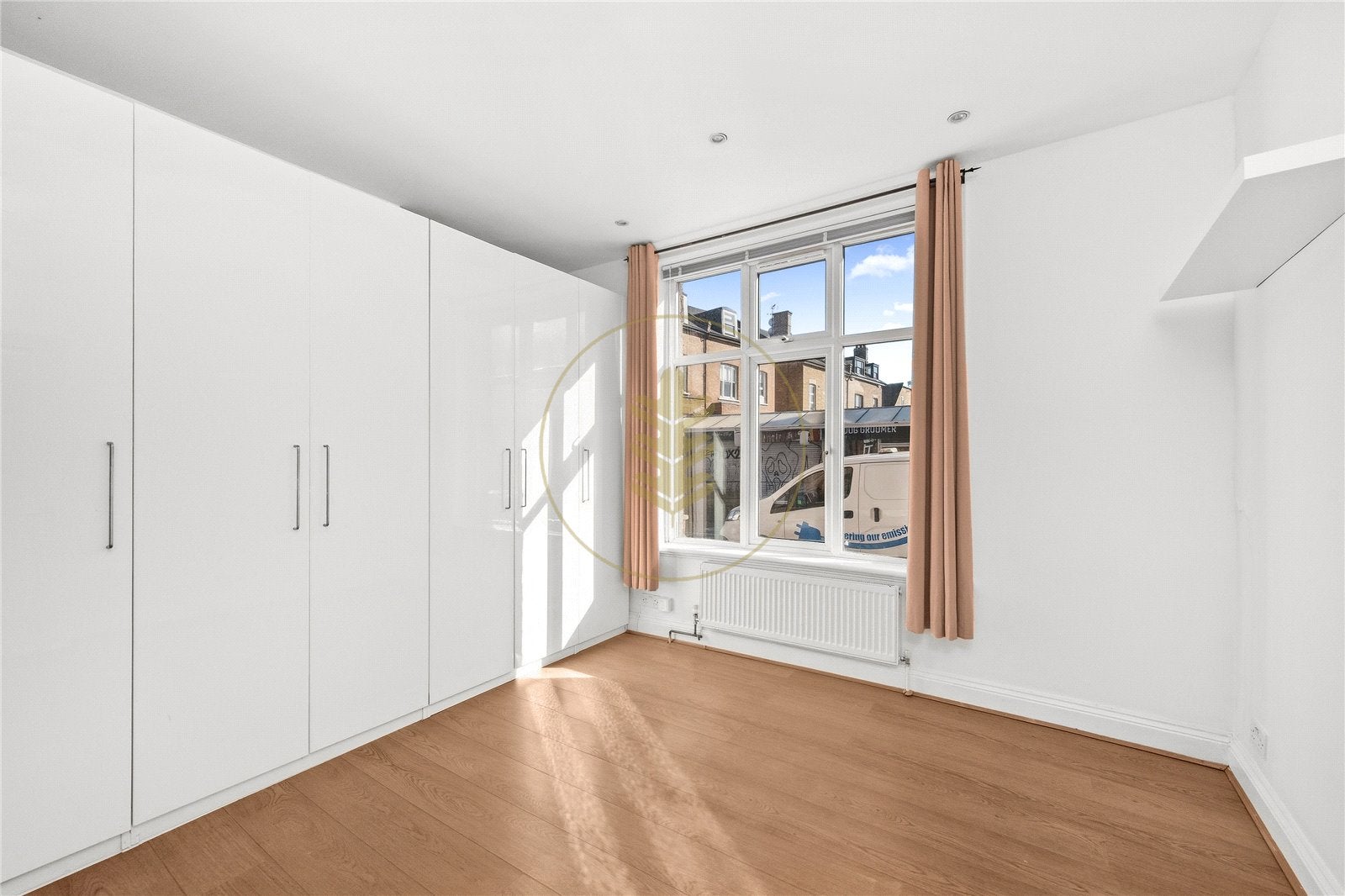 Flat Broadhurst Gardens in Greater London