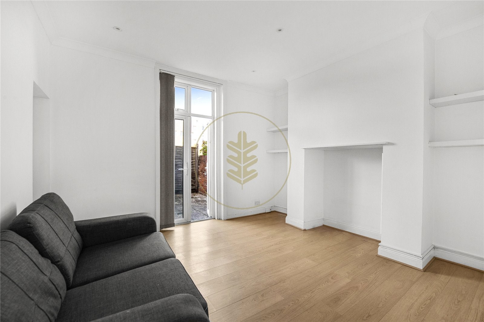 Flat Broadhurst Gardens in Greater London