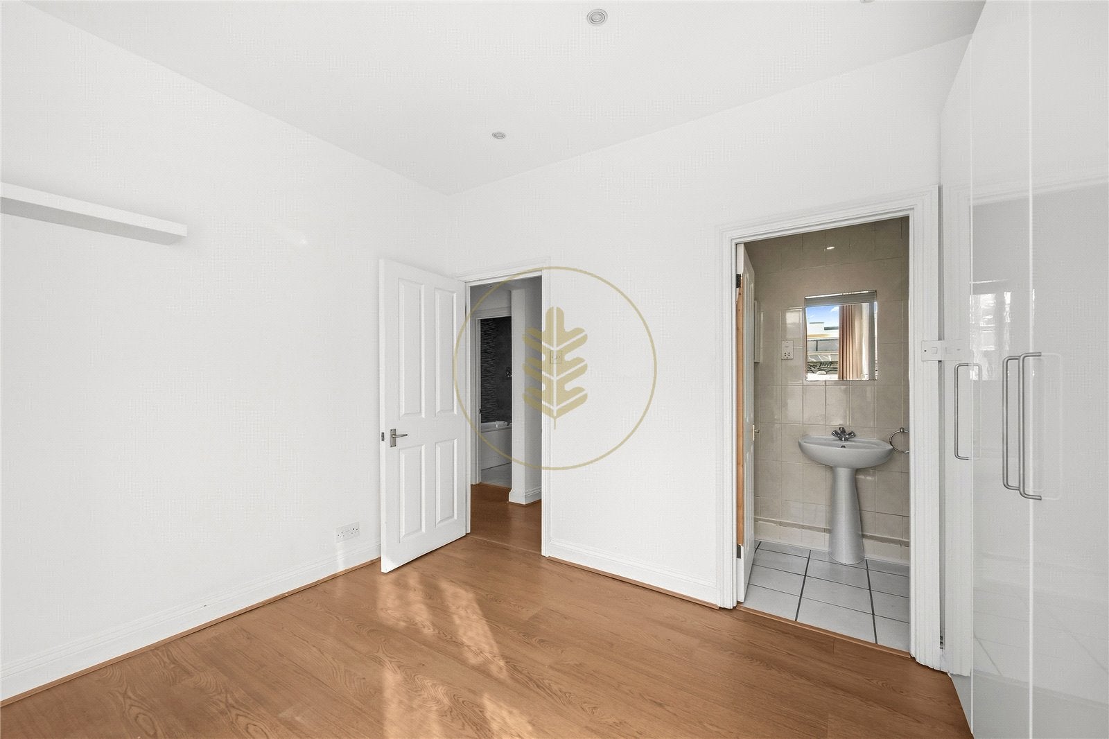 Flat Broadhurst Gardens in Greater London
