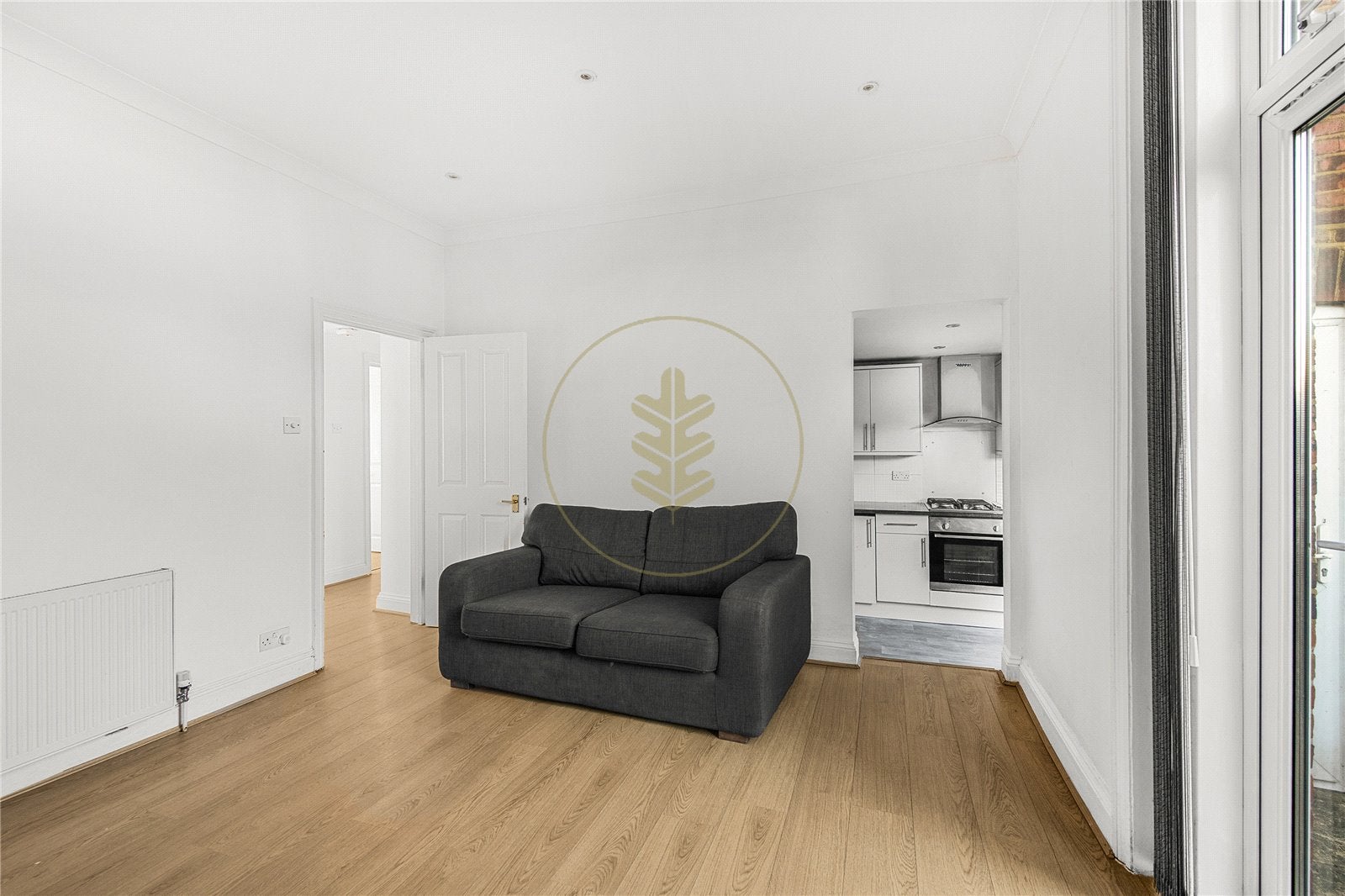 Flat Broadhurst Gardens in Greater London