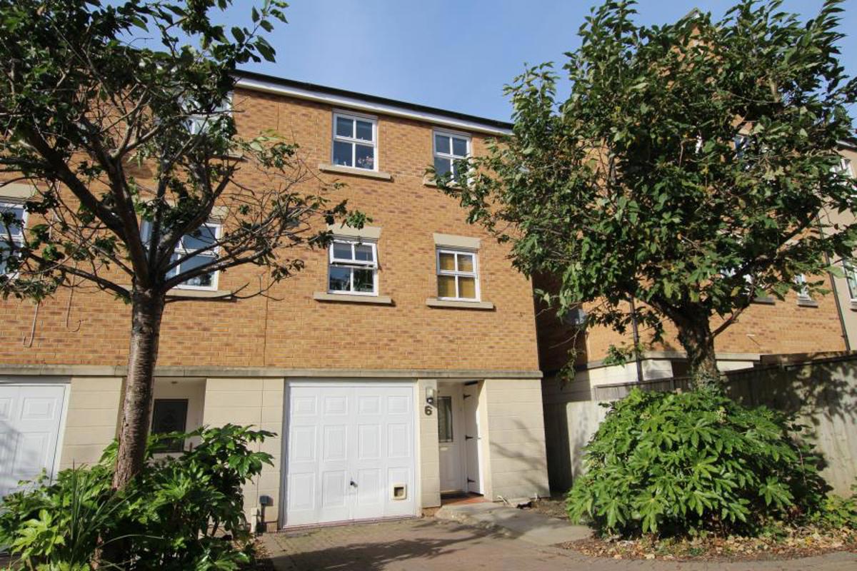 Flat Wren Close in Stoke Gifford