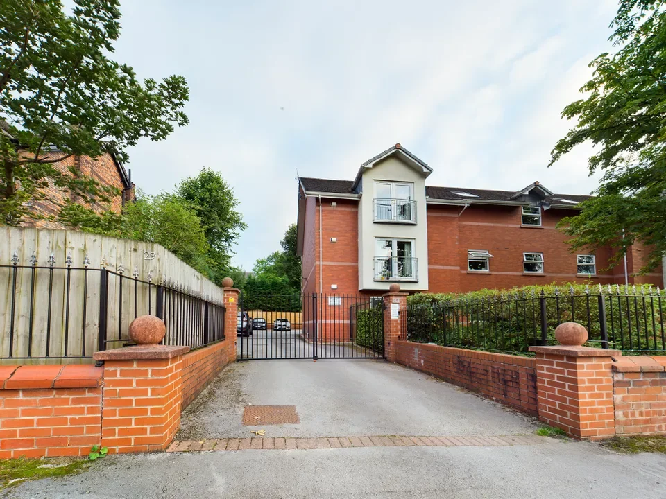 Flat Brackley Road in Salford