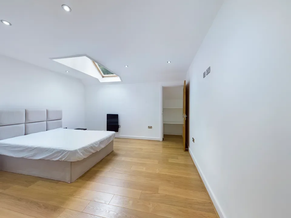 Flat Brackley Road in Salford