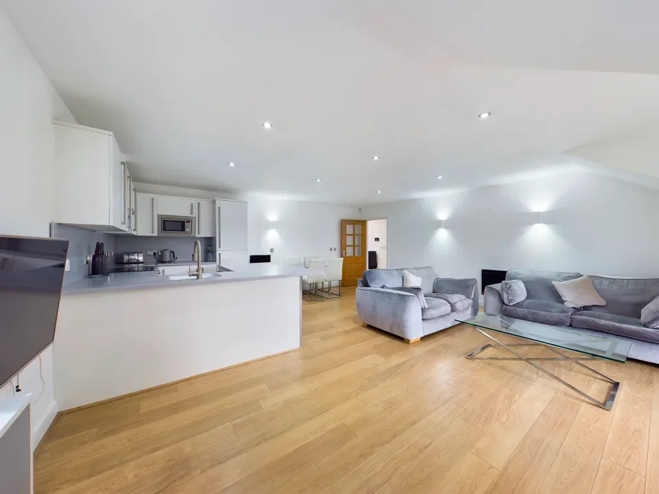 Flat Brackley Road in Salford