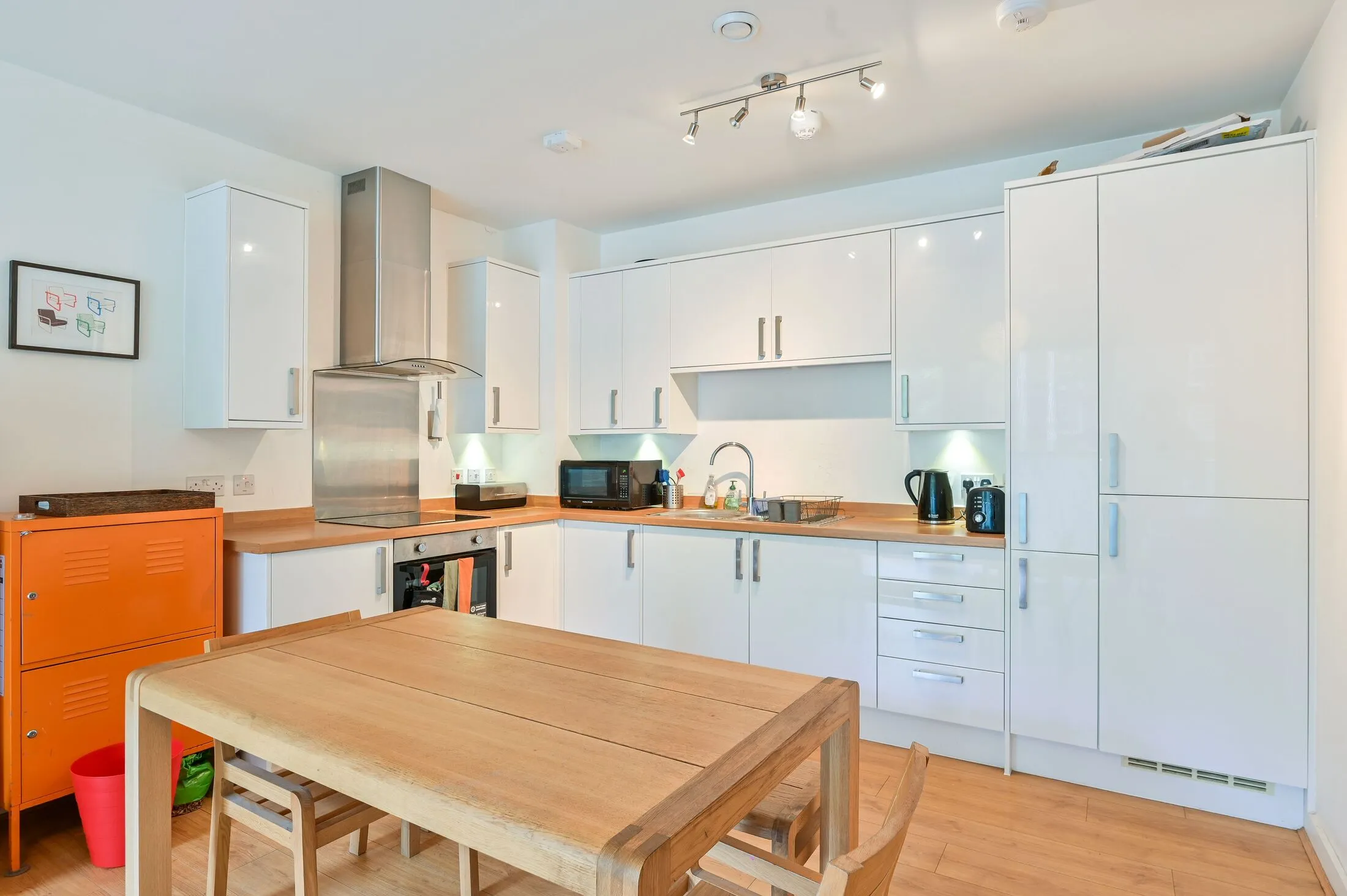 Flat Stewarts Road in Greater London