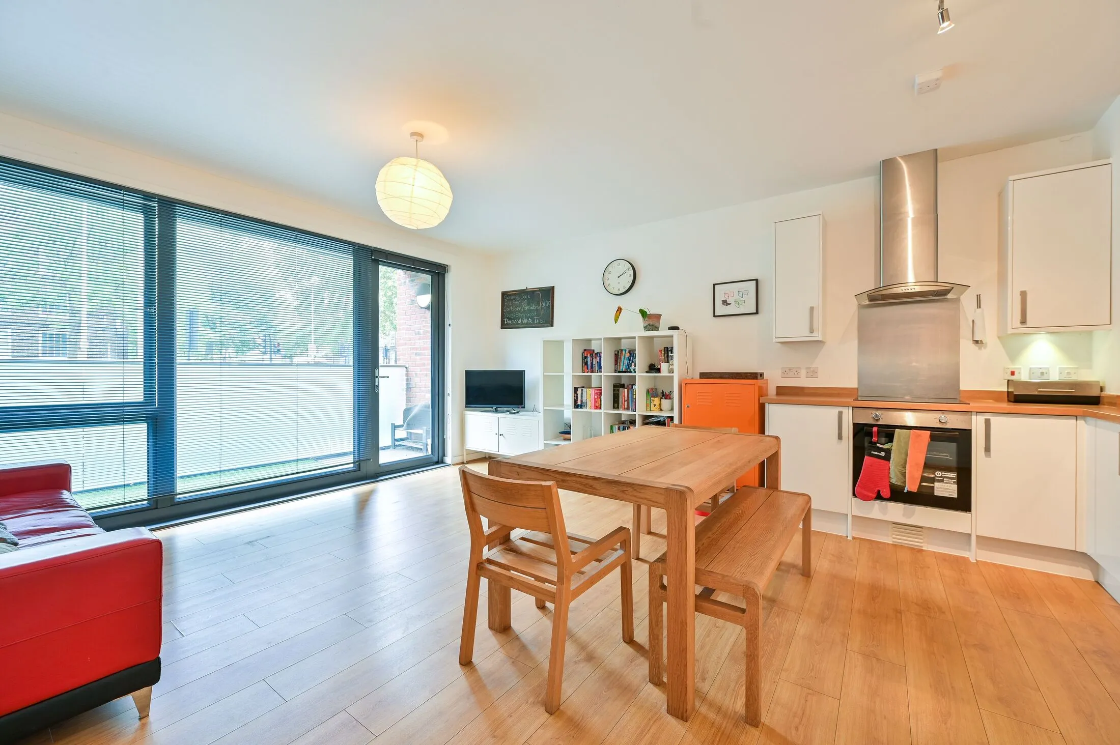 Flat Stewarts Road in Greater London