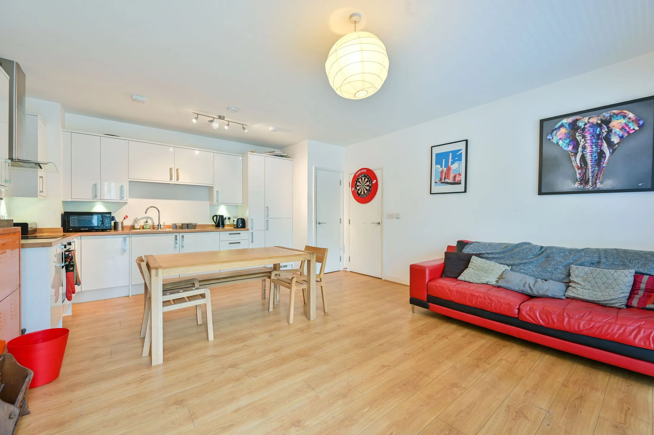 Flat Stewarts Road in Greater London