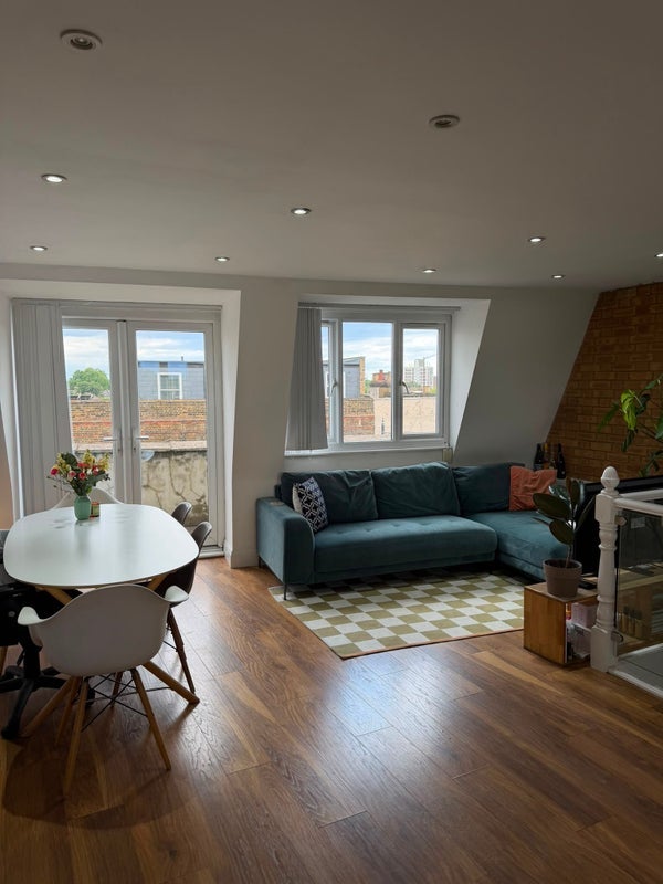 Room Stoke Newington High Street in Greater London