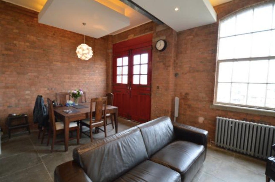 Flat Morris Road in Greater London