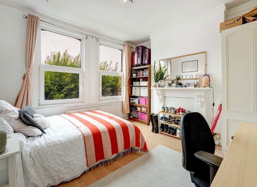House Queenstown Road in Greater London