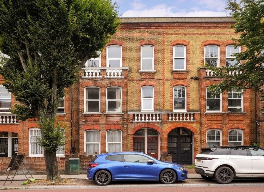 House Queenstown Road in Greater London