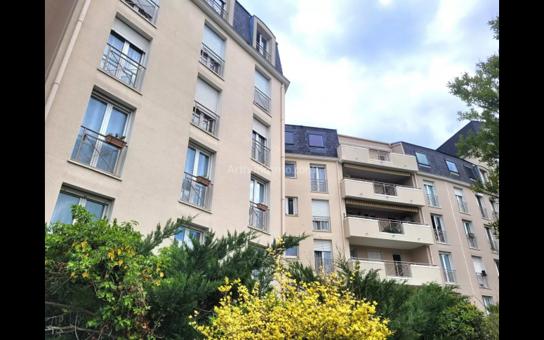 Flat Avenue Jean-Baptiste Clément in Clamart