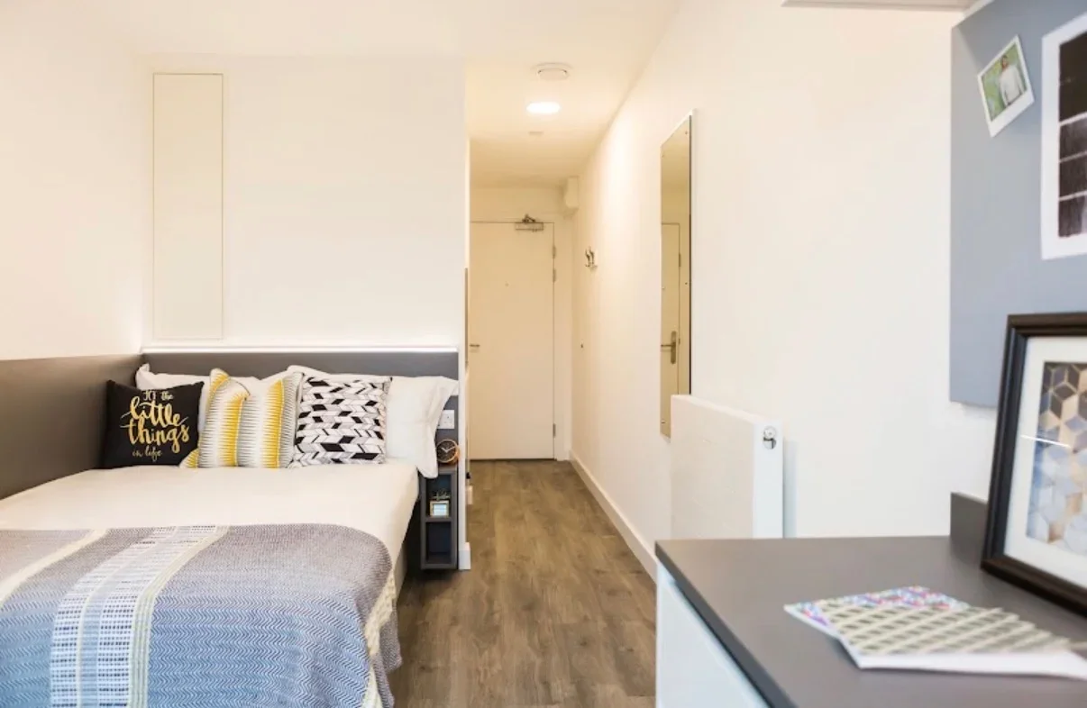 Room Westway in Greater London