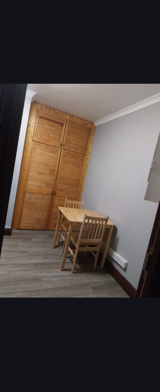 Room Wesleyan Place in Greater London
