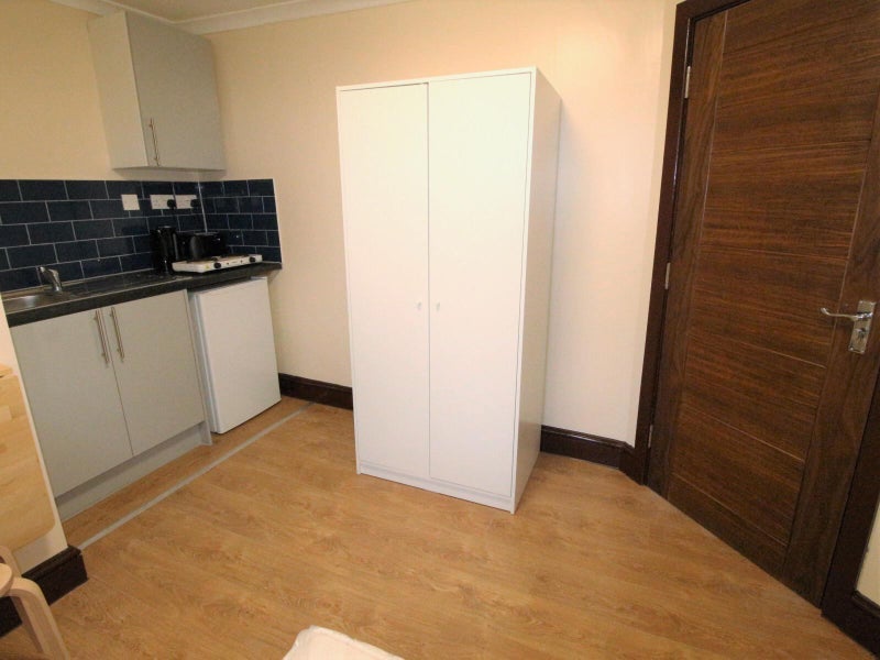 Room Wesleyan Place in Greater London