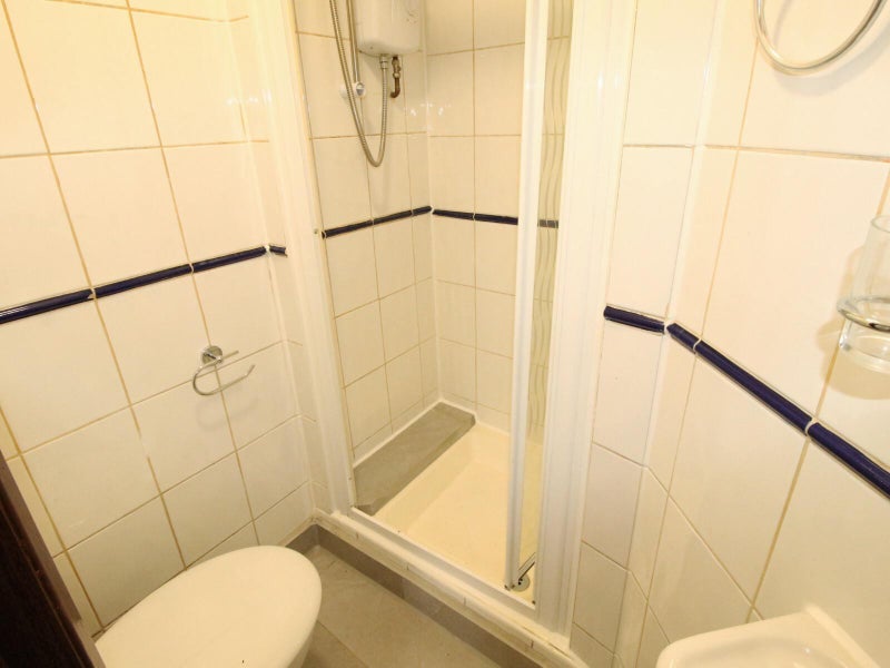 Room Wesleyan Place in Greater London